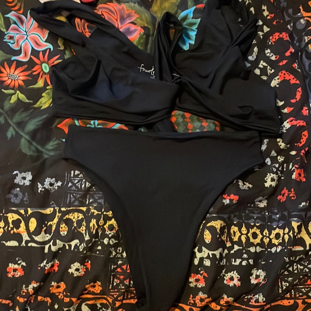 437 black swimsuit / bikini